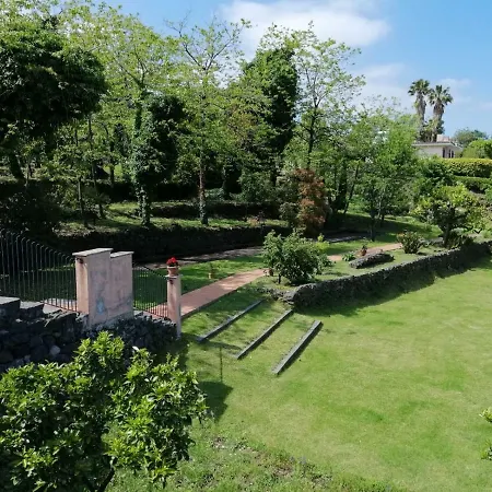 Tatil Evi Antico Casale Dell'etna *