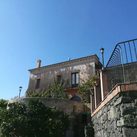 Antico Casale Dell'etna Tatil Evi *